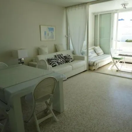 Apartment 2 Pieces Avec Piscine Et Parking, En Bord De - Fr-1-250-213