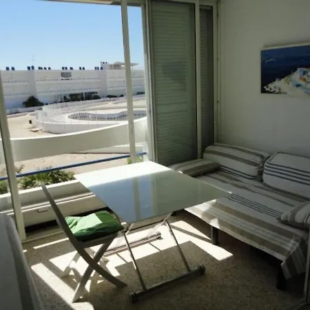 2 Pieces Avec Piscine Et Parking, En Bord De - Fr-1-250-213 * Le Grau-du-Roi